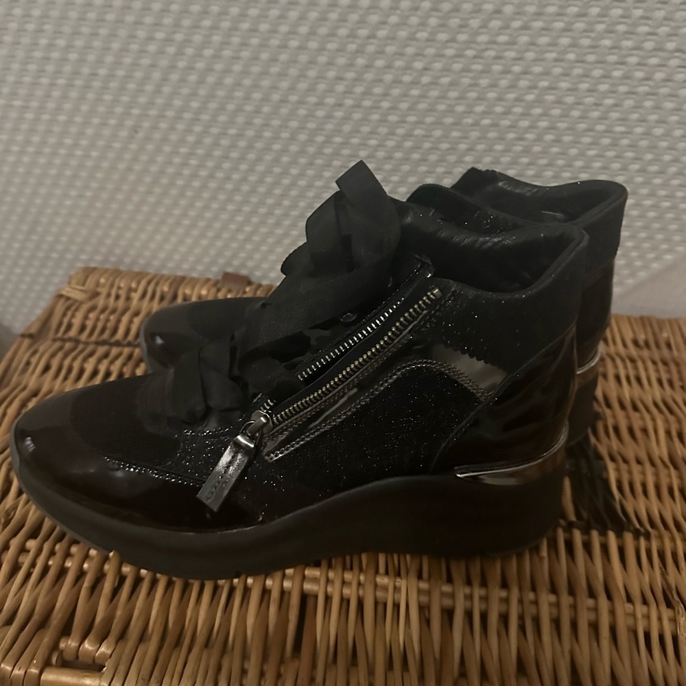 Ron White Sneakers